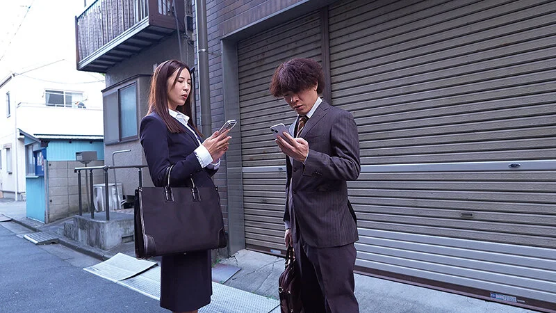 まさかの相部屋＆逆NTR 冴えない部下の俺に会社で一番の美人上司が… 水端あさみ