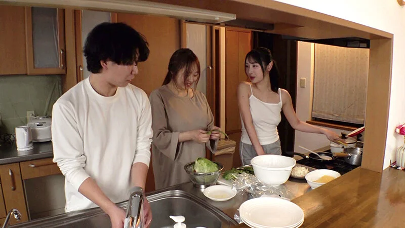 他人の男を奪いたくて仕方がないヤリマン姉が妹の彼氏をデカ尻誘惑…卑猥なピストンでマン汁まみれになったチ〇ポを躊躇なくフェラしながら濃厚ザーメンを何度も搾り取る禁断の逆NTR 小野坂ゆいか